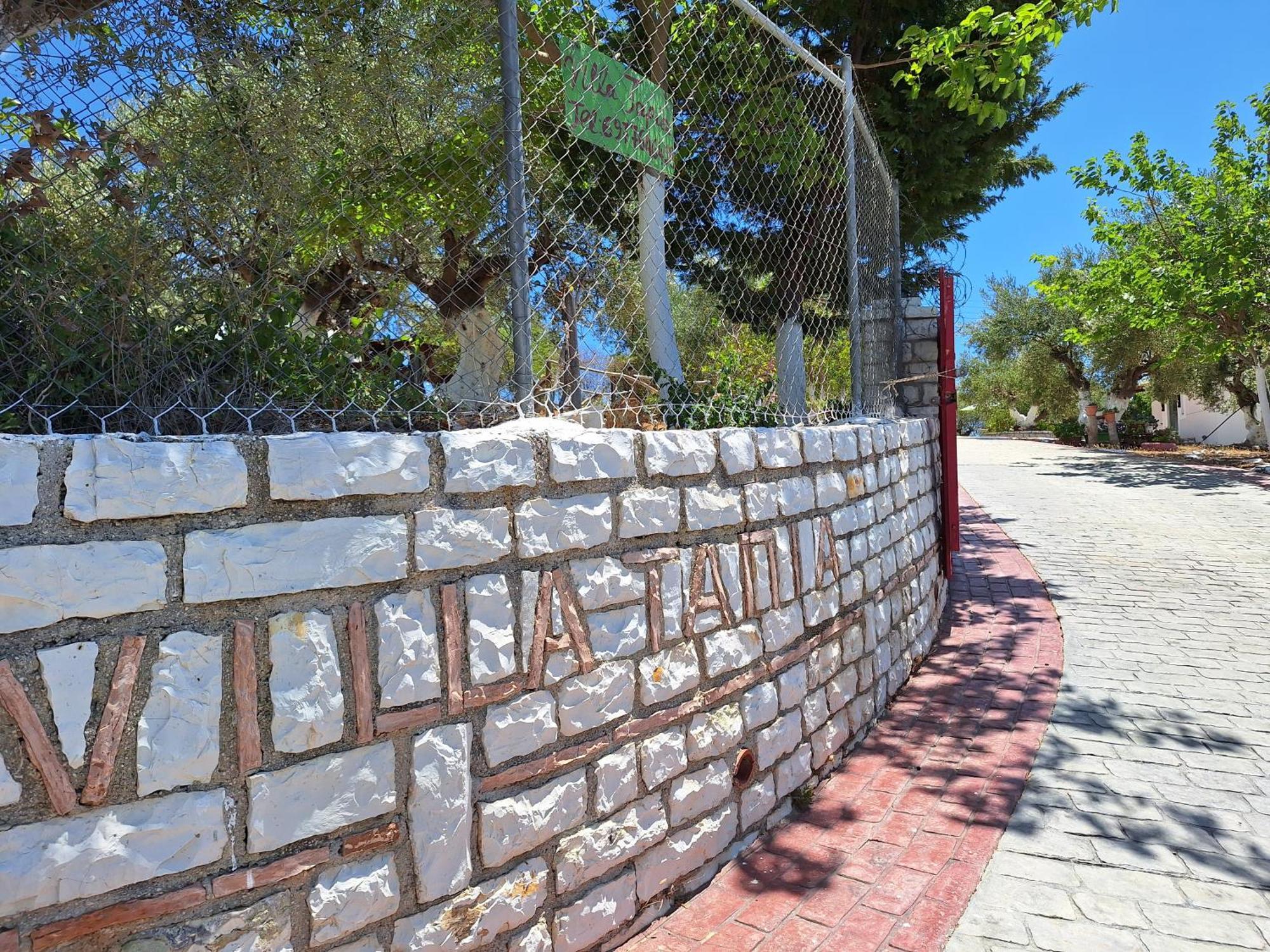 Villa Tapia Метони Екстериор снимка